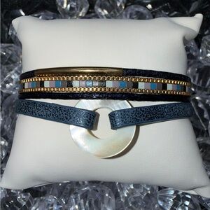 Ryze party vegan leather with magnetic closure new in bag.  Pretty navy blue